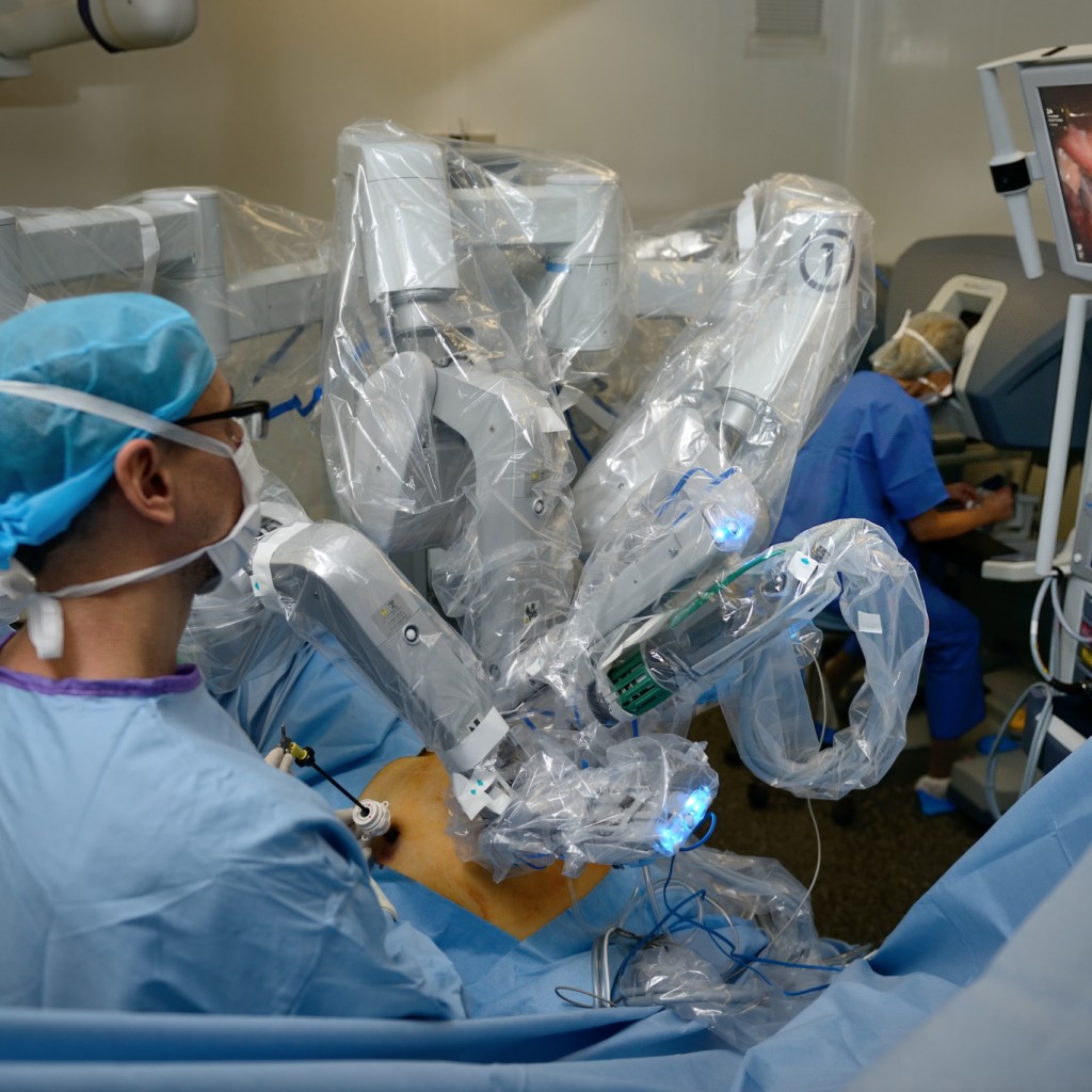 La chirurgie robotique Hôpital européen Georges Pompidou